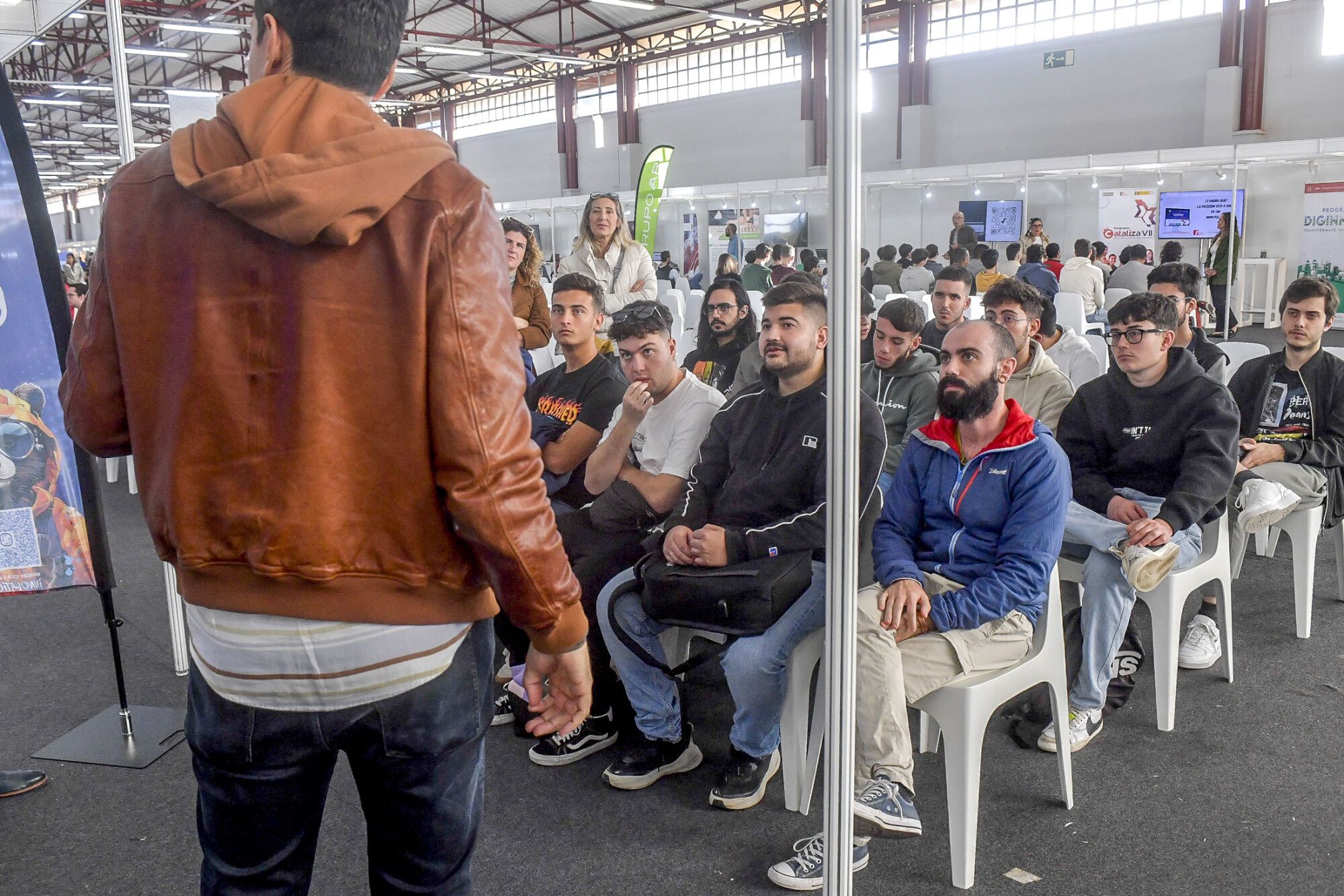 Encuentro entre jóvenes talentos y empresas tecnológicas Conecta TIC 2025