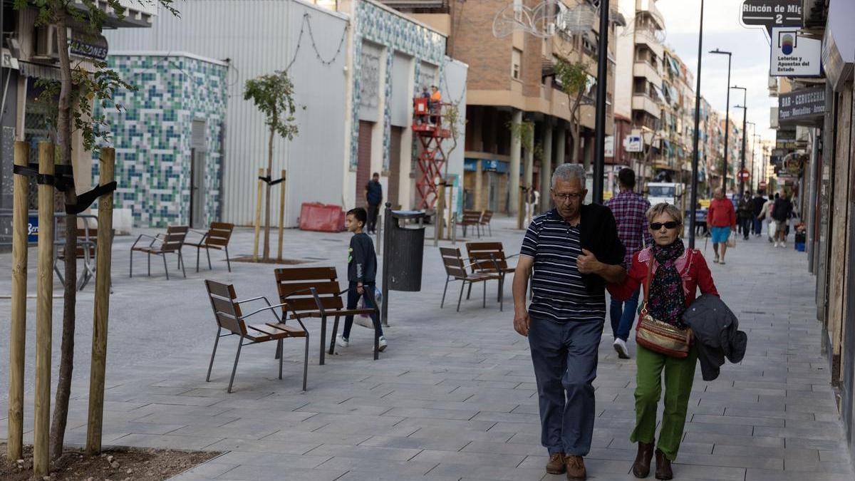 La calle San Mateo, entre el mercado y Pío XII, está prácticamente finalizada, aunque aún no se puede circular este martes