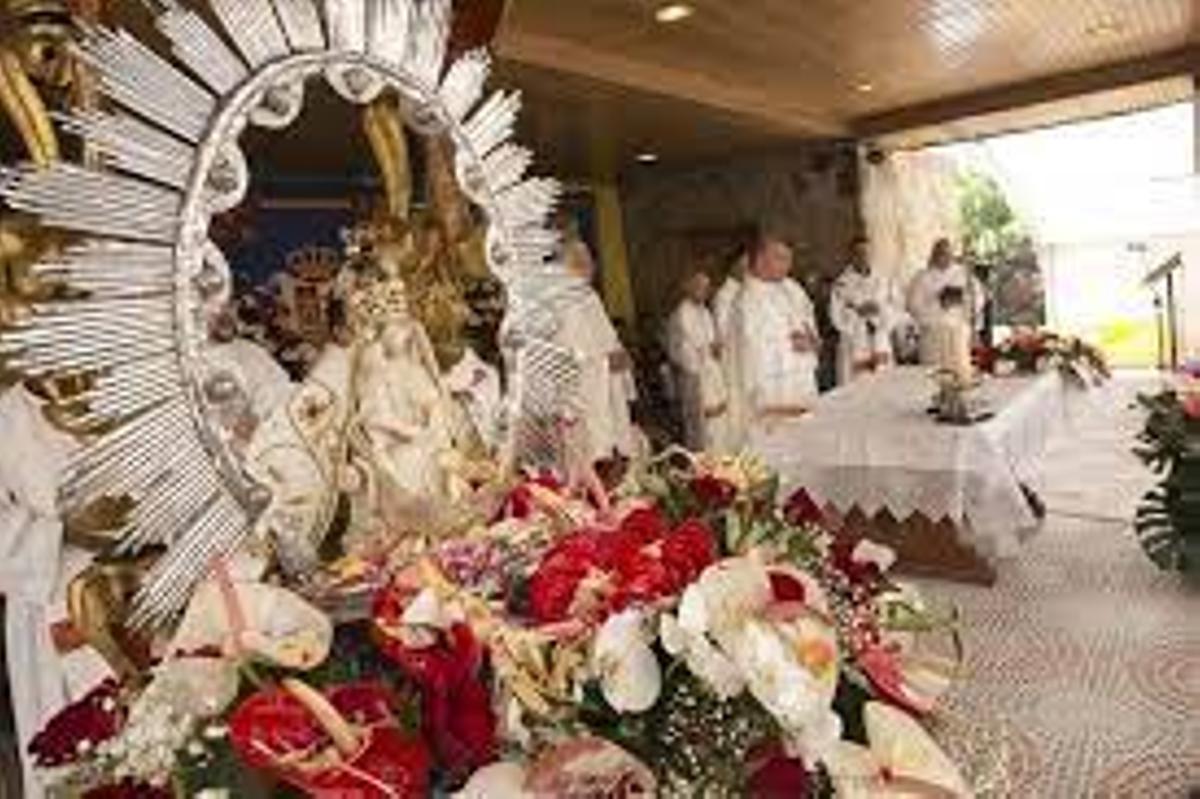 Acto religioso en honor a la Virgen de la Peña.