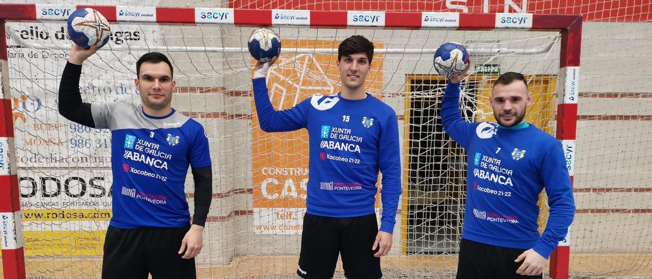 Moisés, David Iglesias y Rubén Soliño, ayer en el entrenamiento en O Gatañal.