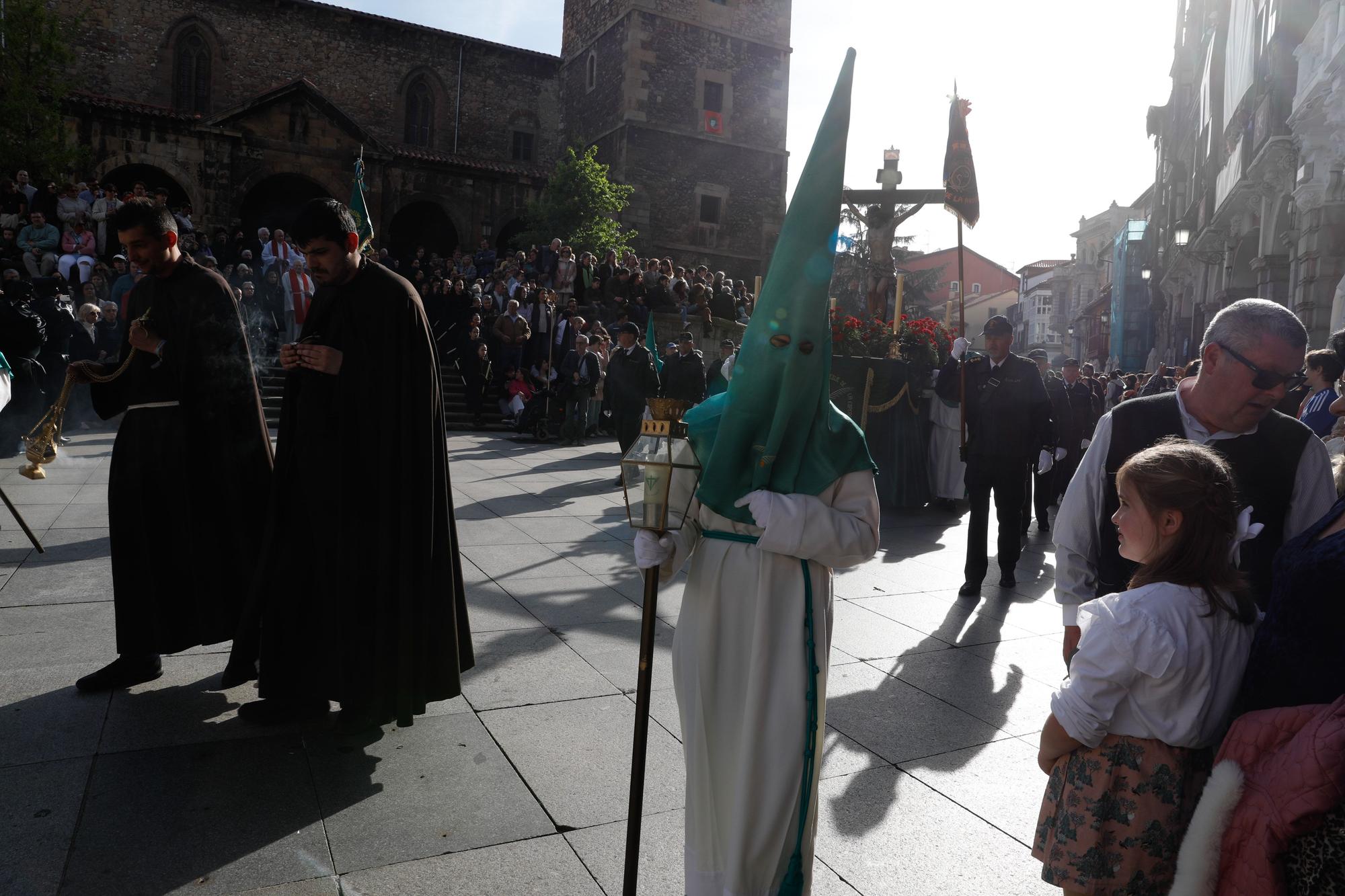 EN IMÁGENES: Emocionante sermón del Desenclavo y procesión del Santo Entierro