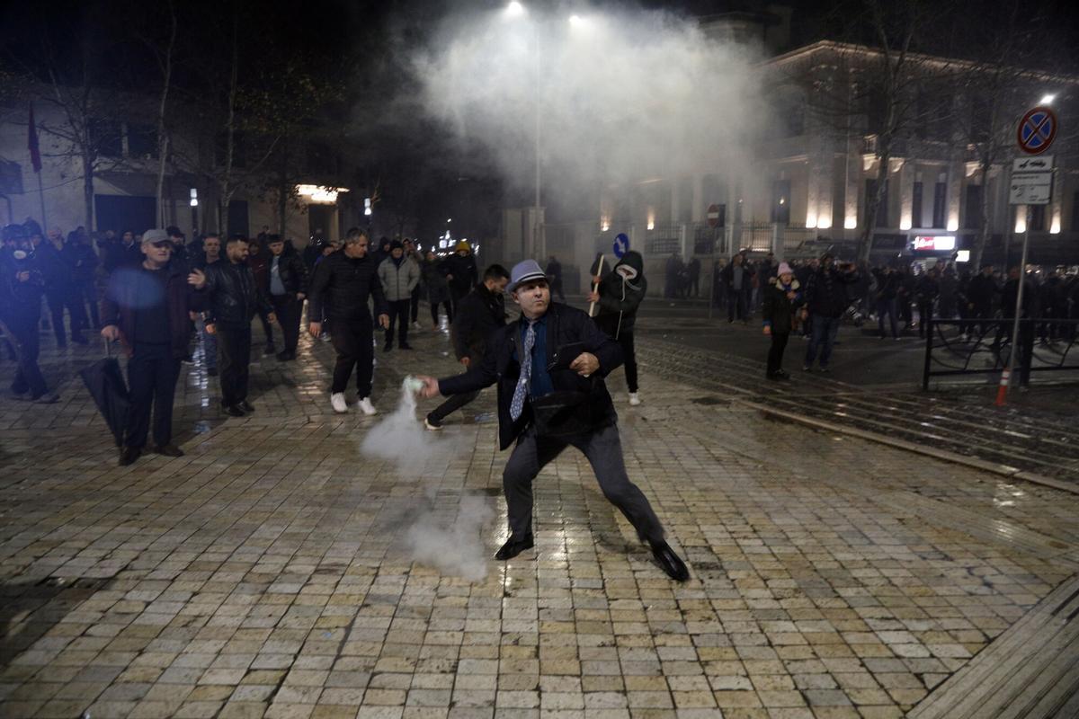 Incidentes en Tirana.