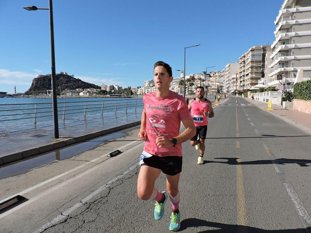 Estos todas las imágenes de la Media Maratón de Águilas