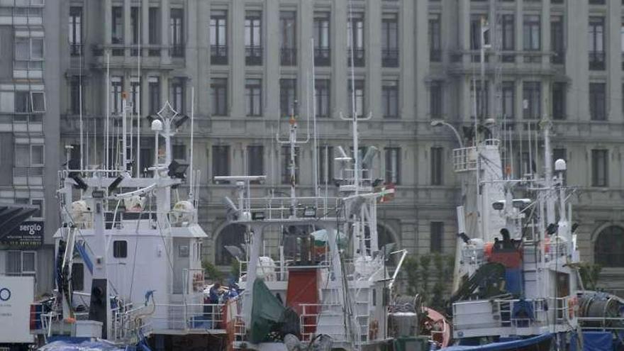 Flota de cerco amarrada en el puerto de A Coruña. fran martínez