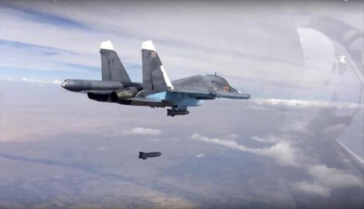 En ple bombardeig 8Un avió rus llança una bomba a Síria en la seva campanya contra l’Estat Islàmic.