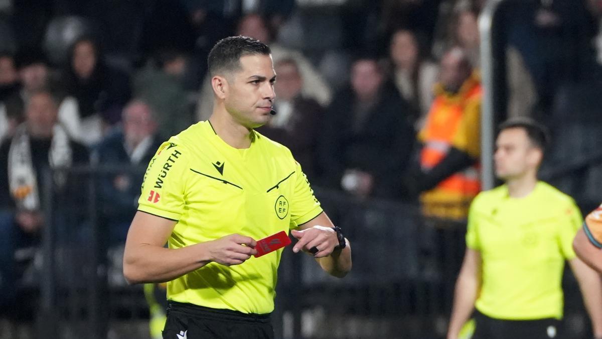 Lax Franco, con la tarjeta preparada.