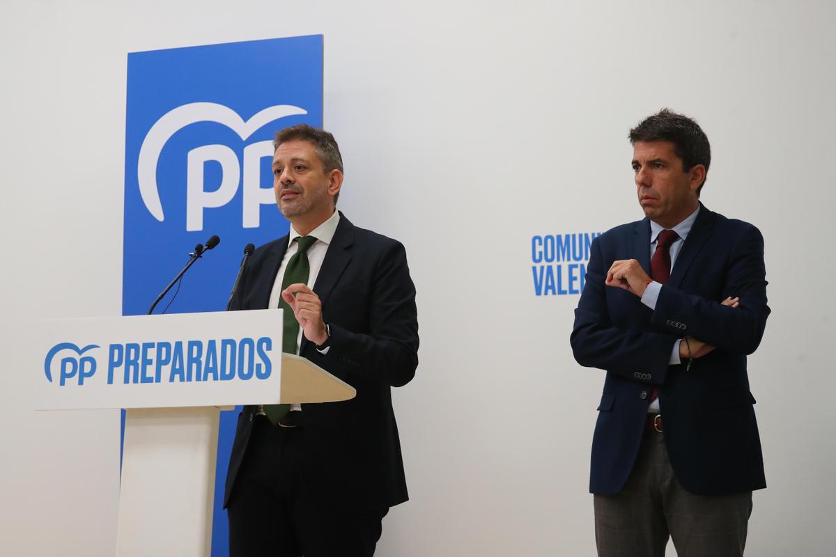 José Juan Zaplana interviene en un acto de Sanidad del PPCV en presencia de Carlos Mazón.