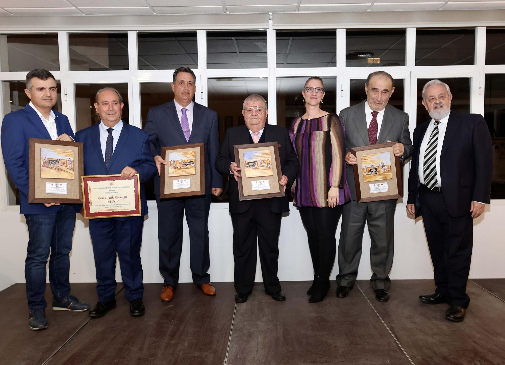 La Tertulia Taurina Amigos de Nimes entrega sus premios en el Real Club de Regatas de Aicante