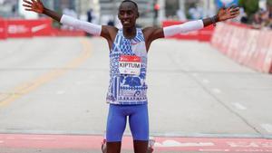 Kiptum celebra su Récord del Mundo en Chicago