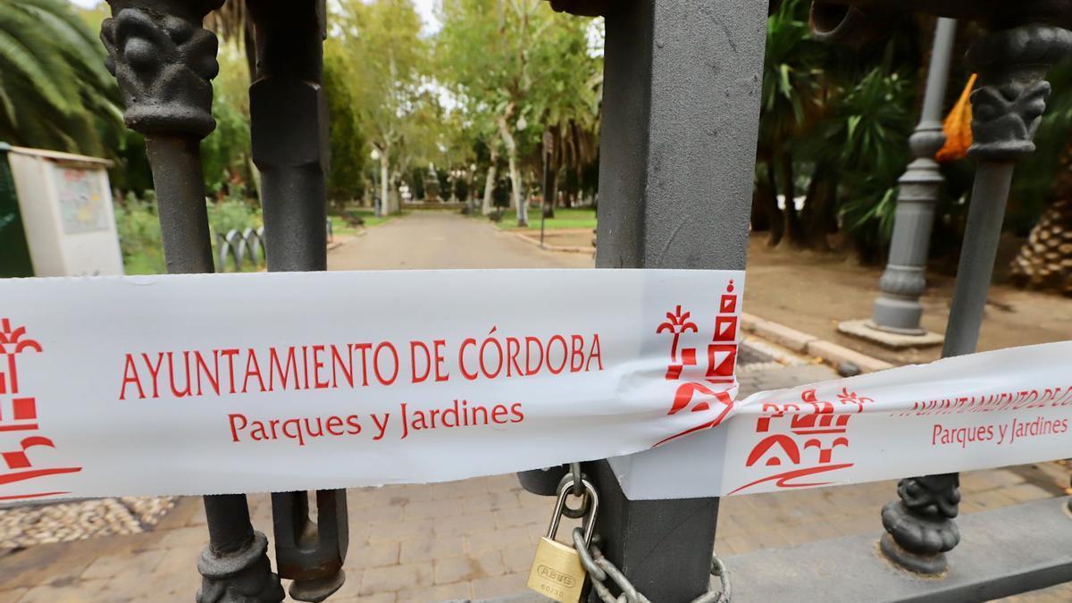 Cinta con el emblema del área de Parques y Jardines del Ayuntamiento de Córdoba.