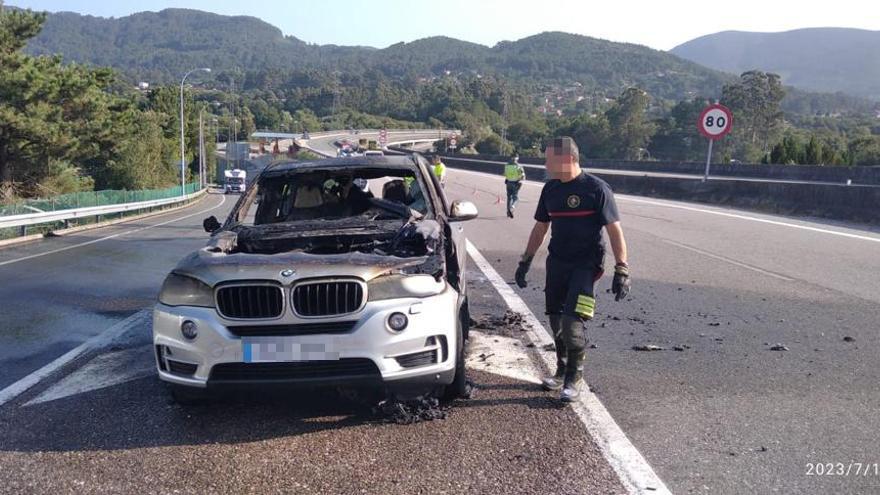 Así quedó el BMW que se incendió en la autopista