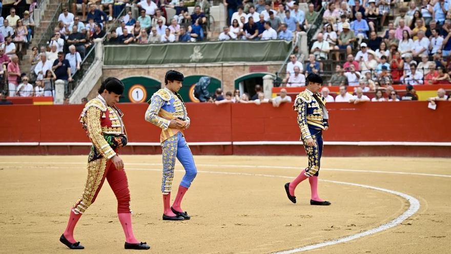 El futuro de la Feria de Julio de València: entre el malestar, las luces y el nuevo pliego