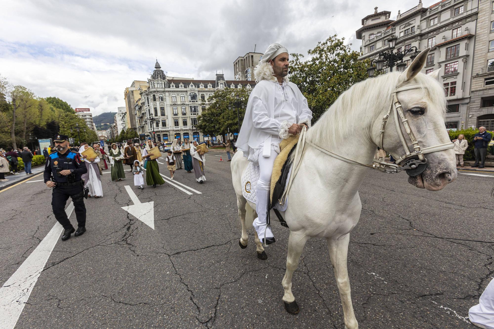 En imágenes | Cabalgata del Heraldo por las calles de Oviedo