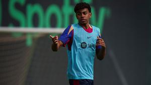 Los azulgranas entrenan por última vez en Barcelona antes de poner rumbo a París