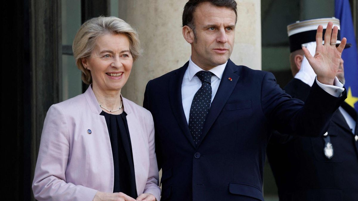 Emmanuel Macron y Ursula von der Leyen en la cumbre europea en París.