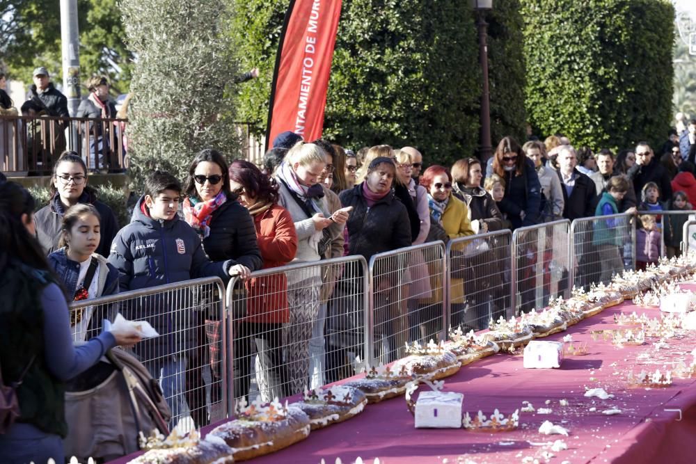 Los Reyes Magos llegan a Murcia repartiendo Roscón