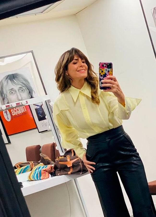 Camisa básica amarilla + efecto cuero