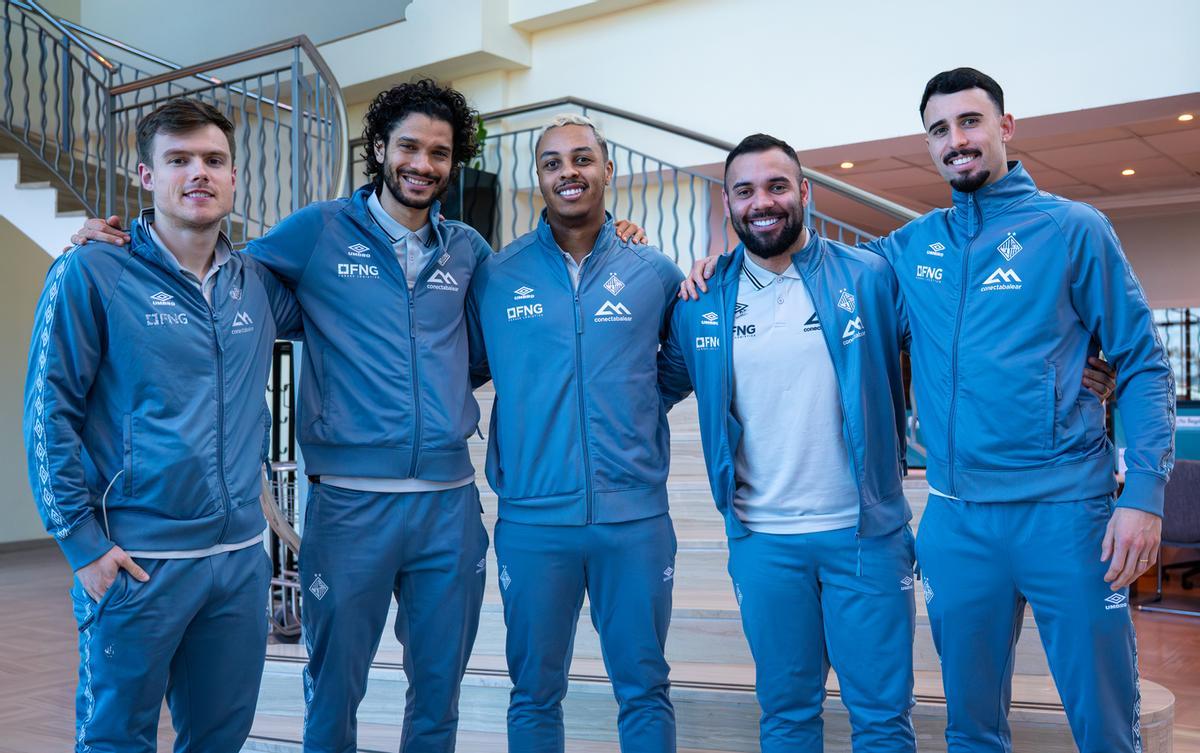 Machado, Lucão, Alisson, Dennis y Deivão posan en el hotel de concentración en Peñíscola.