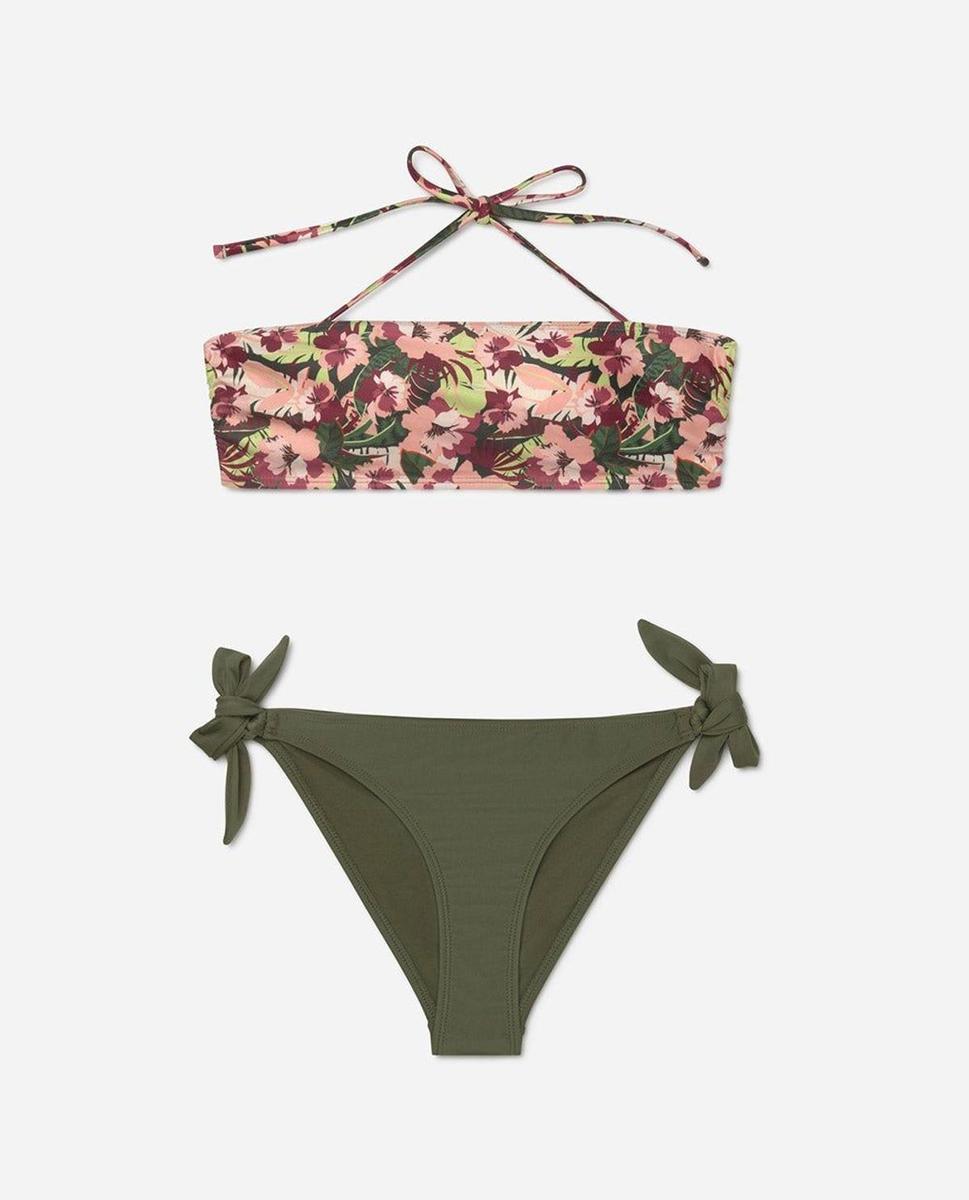 Bikini con estampado tropical de Lefties. (Precio top: 4,99 euros. Precio braguita con lazada: 5,99 euros)