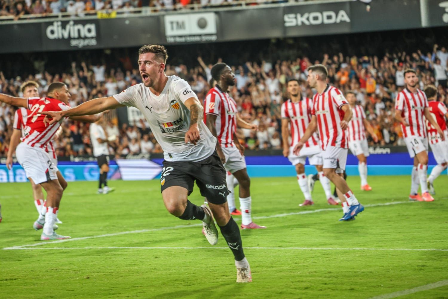 El Valencia CF - Athletic Club jugado en Mestalla, en imágenes
