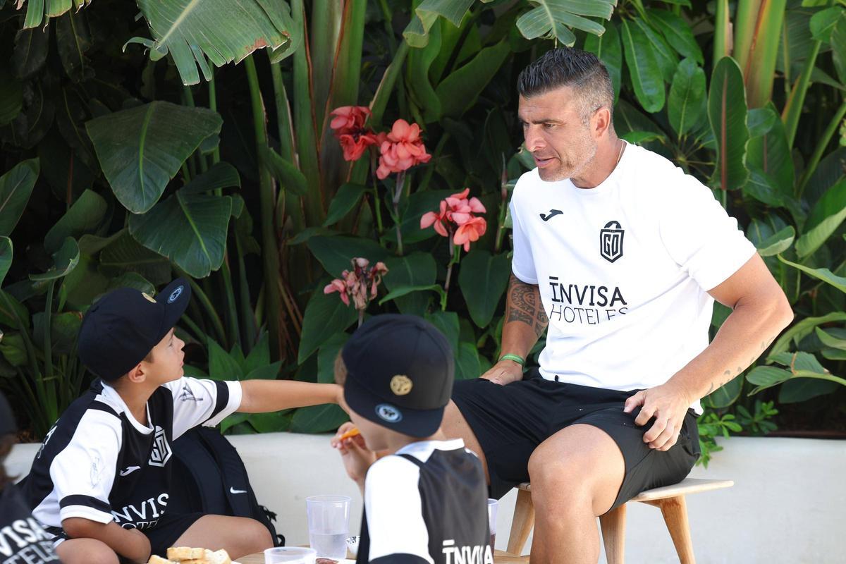 Galería: los niños de la UE Sant Josep y el campus Go Football Academy en el evento de Tomorrowland Store Galería: los niños de la UE Sant Josep y el campus Go Football Academy en el evento de Tomorrowland Store