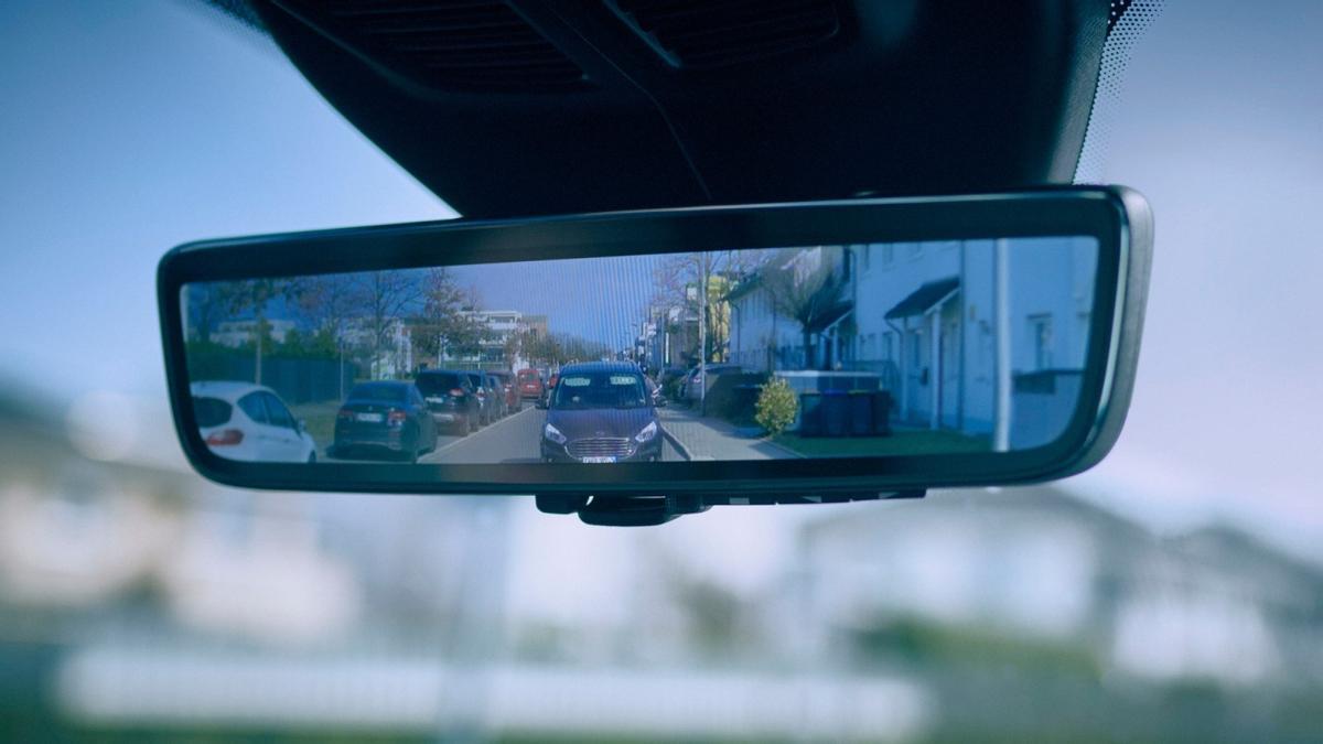 El ‘Smart Mirror’ de Ford permite detectar con claridad a ciclistas, peatones y vehículos