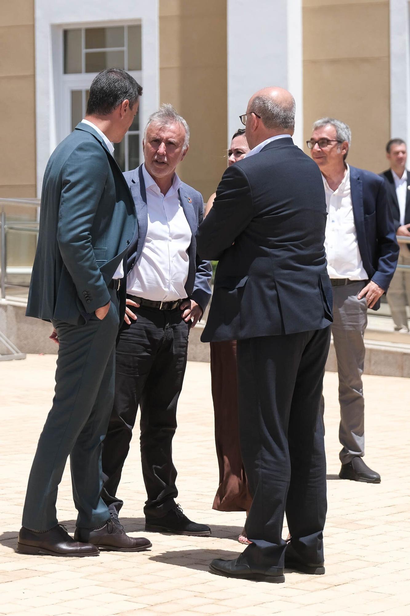 Encuentro entre Pedro Sánchez y Ángel Víctor Torres en el Cabildo de Lanzarote
