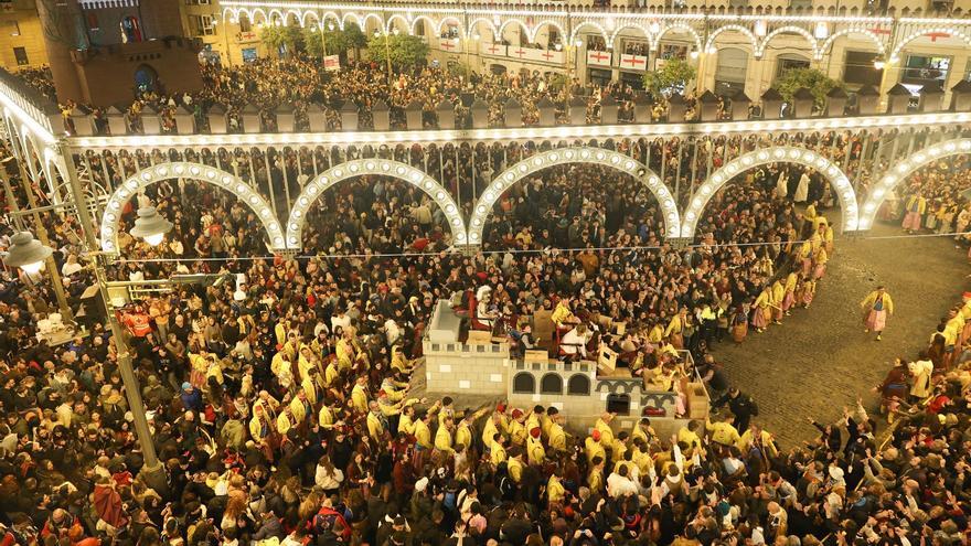 Los cristianos reconquistan Alcoy con el Alardo más atronador