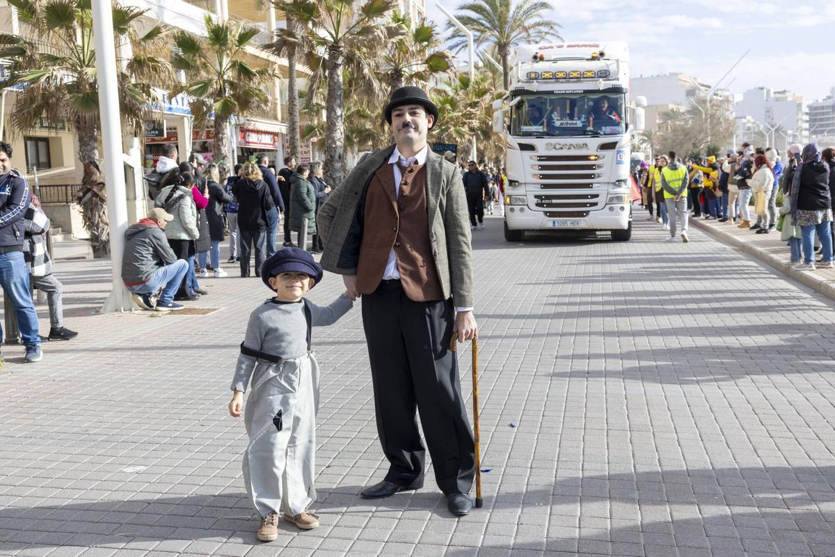 La Rua de El Arenal-Playa de Palma ha contado con variedad de comparsas con mucha inspiración y color. La Rua de El Arenal-Playa de Palma ha contado con variedad de comparsas con mucha inspiración y color.