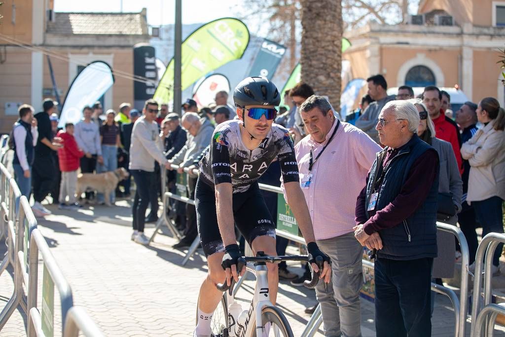 Vuelta Ciclista a Murcia: imágenes de la salida en Jumilla