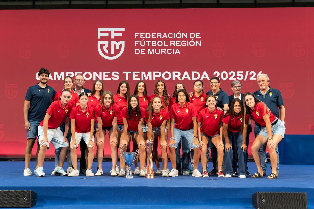 Jugadoras del Murcia Promises, campeonas de Tercera y Preferente.