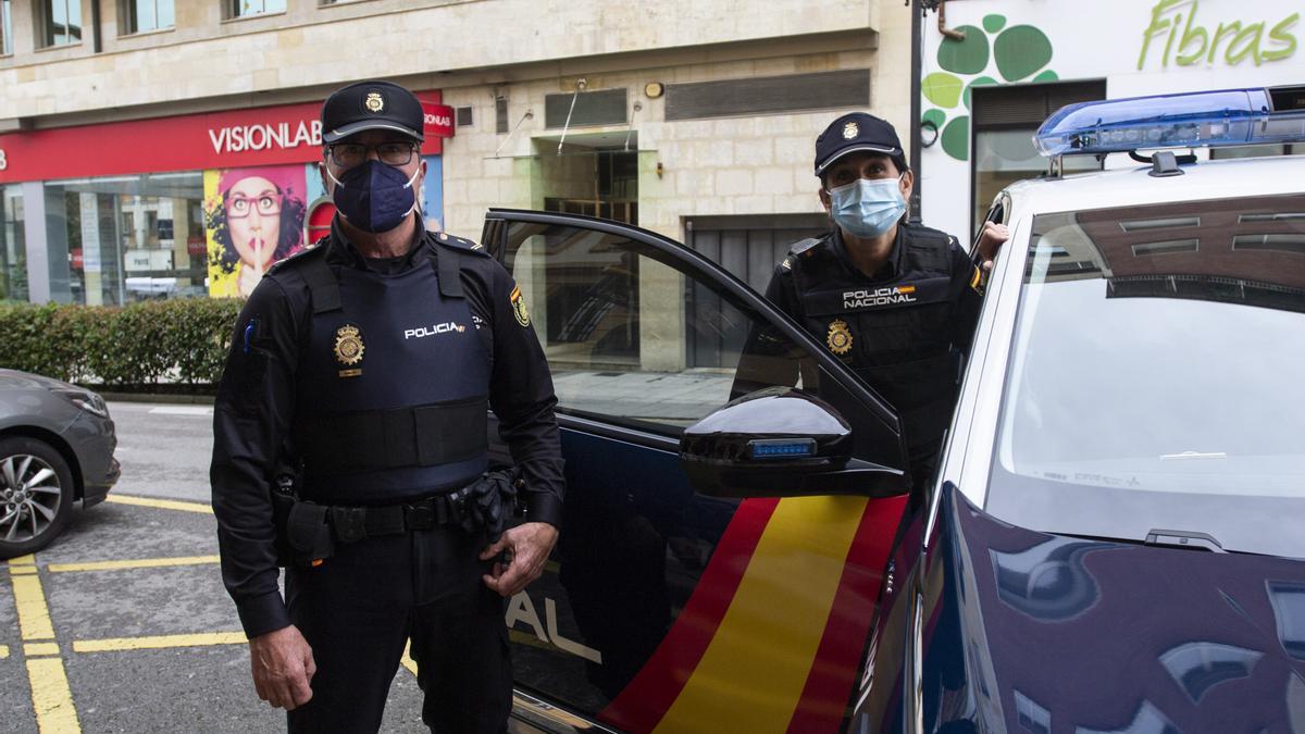 Los policías nacionales José María Sanjurjo y Paula Castro