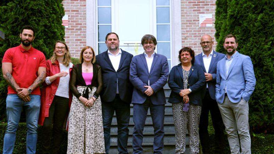 Oriol Junqueras, Carles Puigdemont, Carme Forcadell, Raül Romeva, Dolors Bassa, Meritxell Serret, Toni Comín i Valtònyc, a Waterloo.