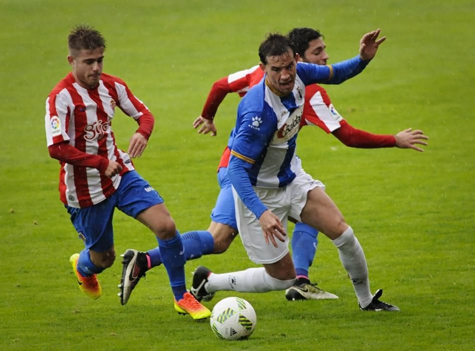 El partido entre el Sporting B y el Real Avilés, en imágenes