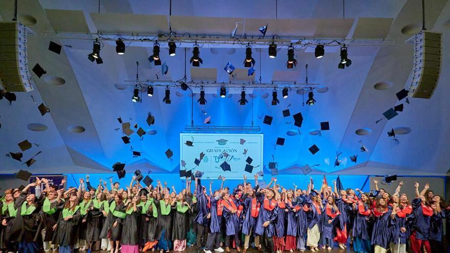 99 estudiantes tinerfeños se gradúan en Bachillerato Dual Internacional con apoyo del Cabildo