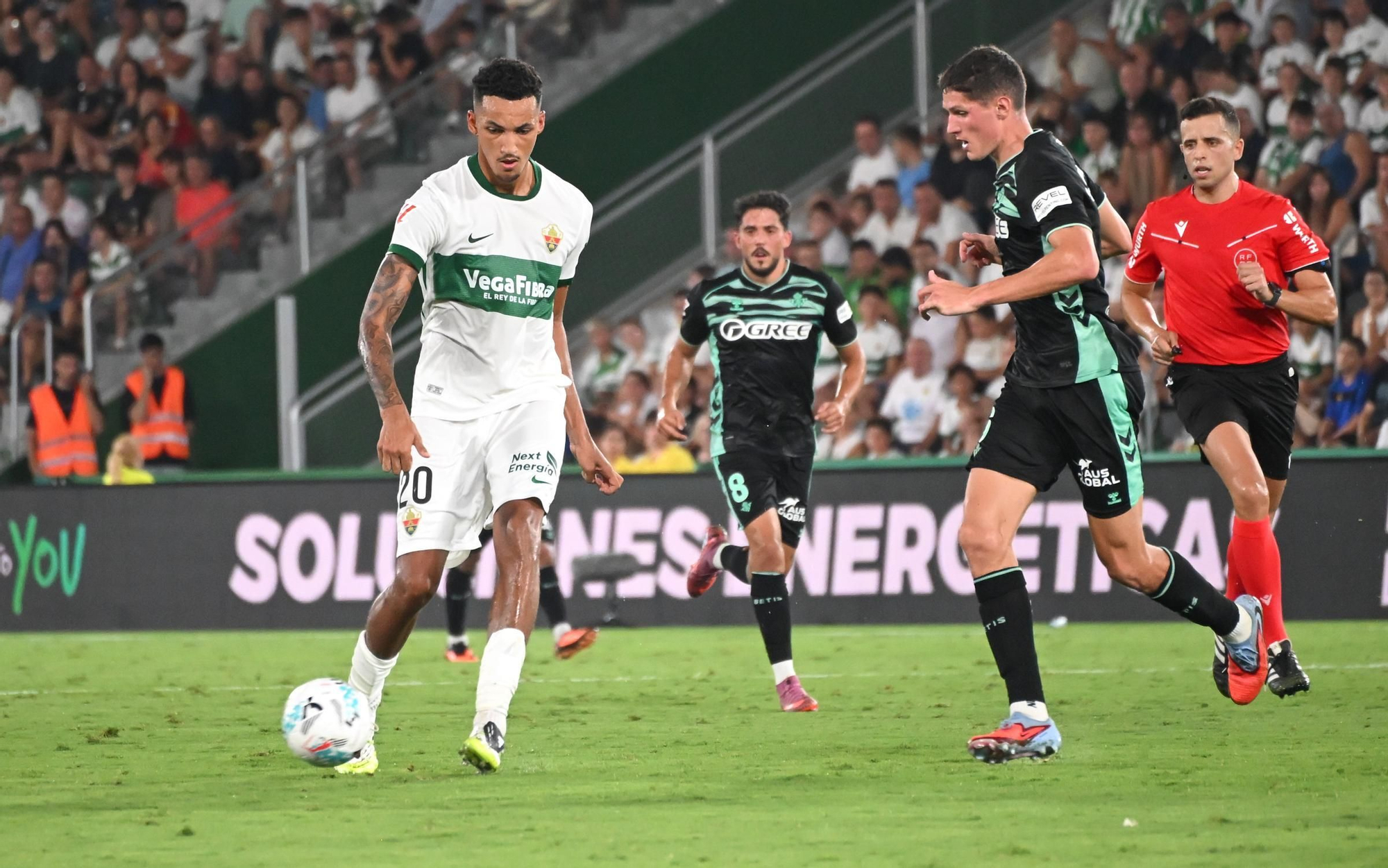 El Elche vuelve a Primera División con un empate frente al Betis (1-1)