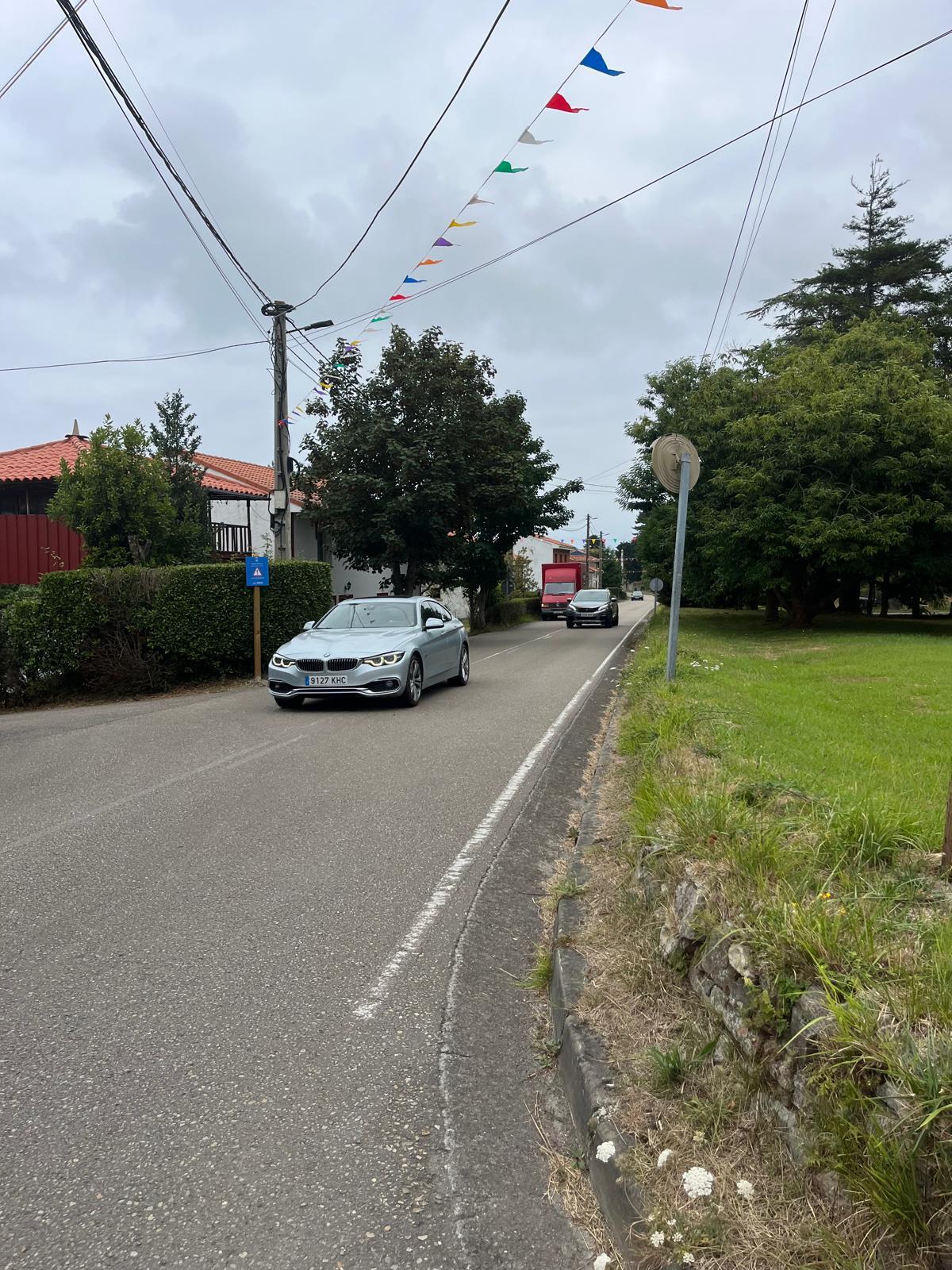 En imágenes: Los vecinos piden limitar la velocidad de los vehículos a su paso por Villademar En imágenes: Los vecinos piden limitar la velocidad de los vehículos a su paso por Villademar