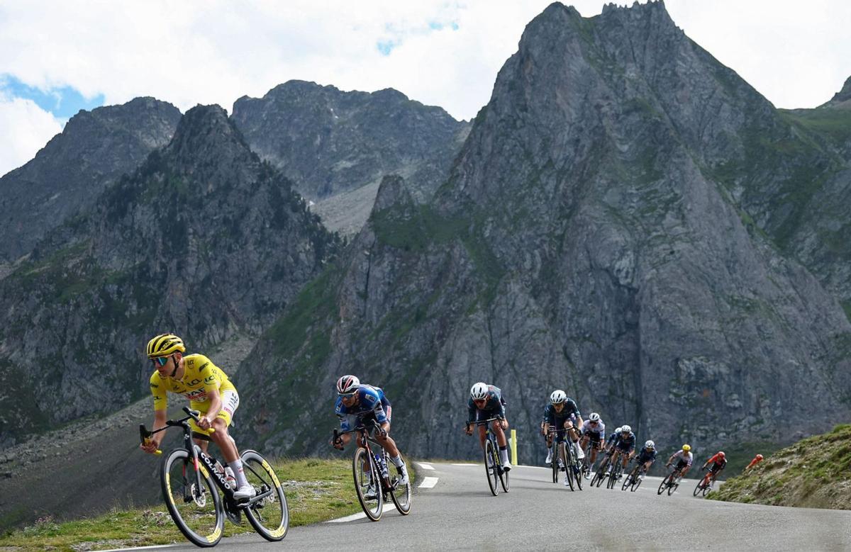 Un genial Pogacar clava un cop a Vingegaard al Pirineu