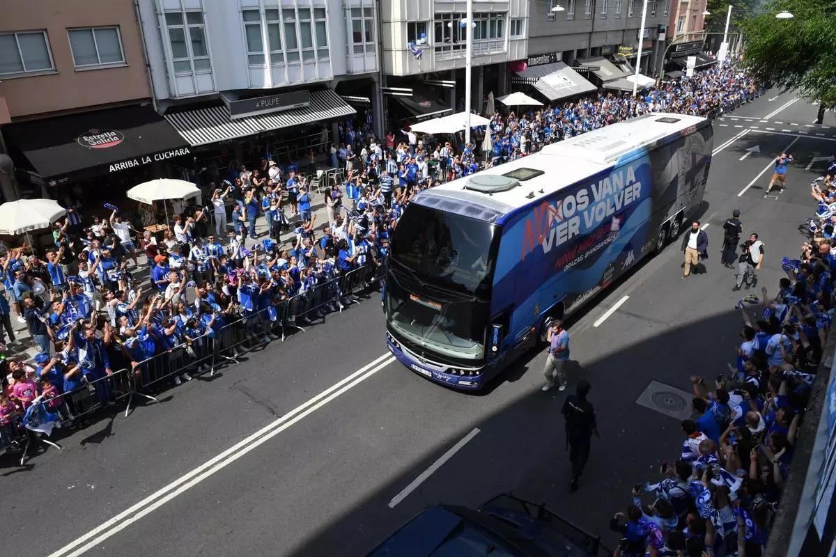 El Dépor, acudiendo en autobús, en el play off de Primera RFEF ante el Castellón