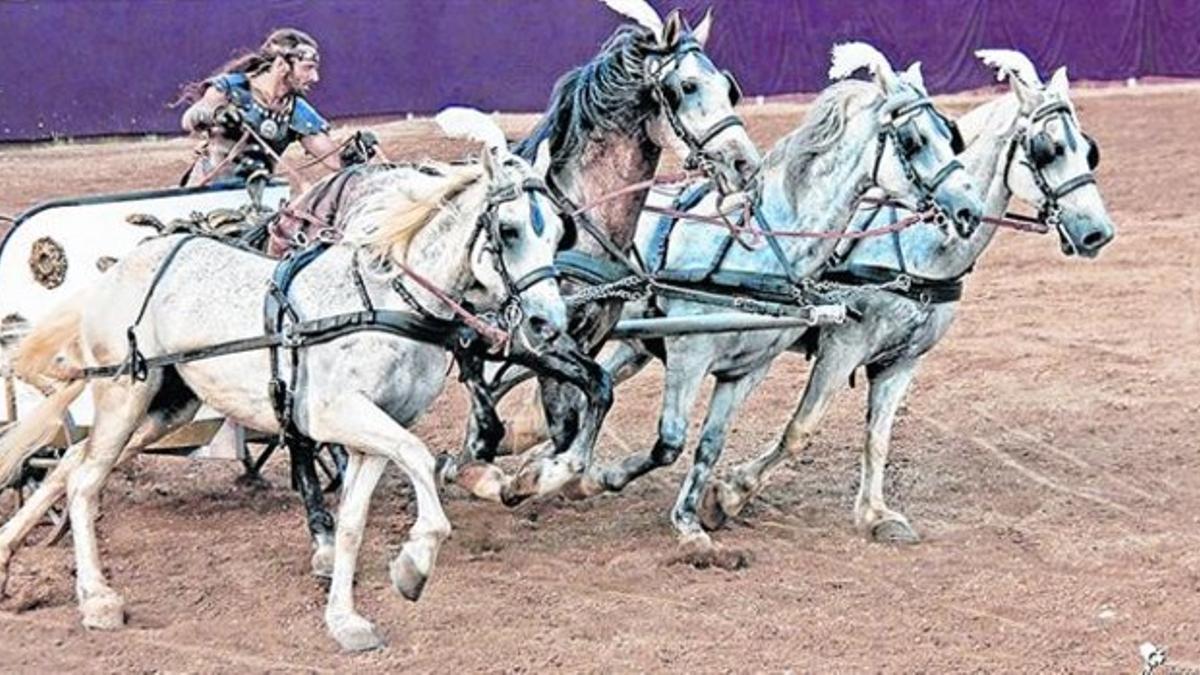 Acción a lo 'Ben-Hur' 8 Una de las carreras de cuádrigas que se verán el sábado en el Palau Sant Jordi.