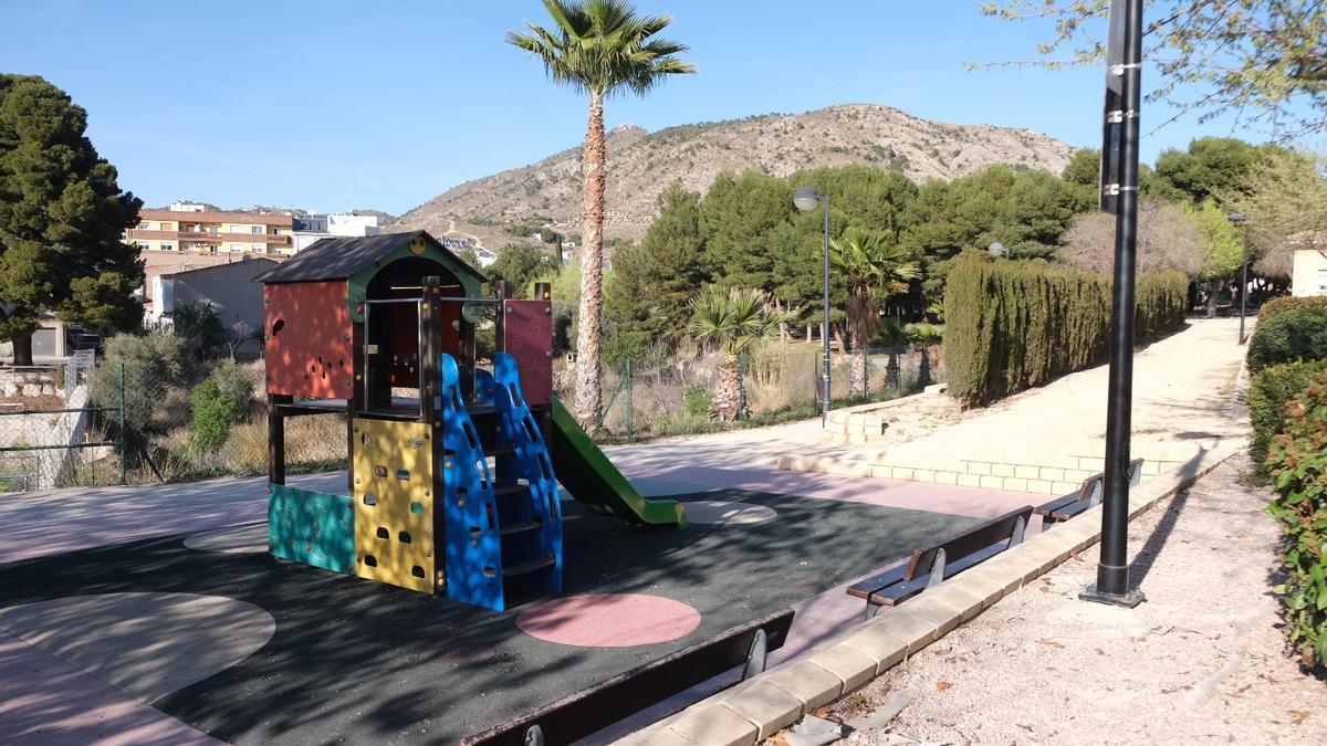 El parque de Petrer donde se produjo la supuesta violación en la noche del pasado viernes.