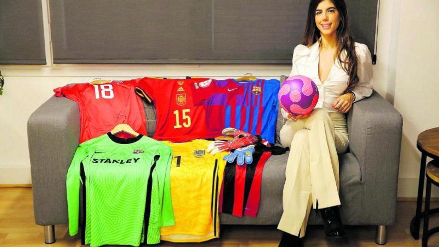 La mano tras el triunfo comercial de las futbolistas