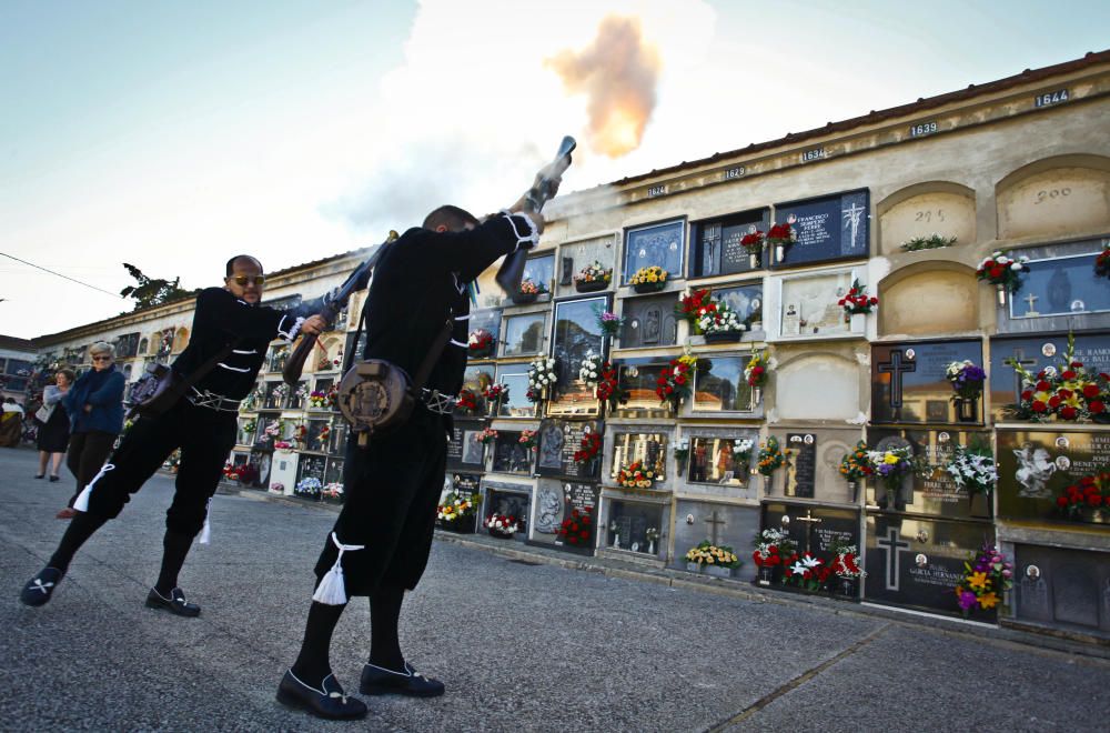 Banyeres rinde homenaje a sus difuntos en las fiestas de Moros y Cristianos