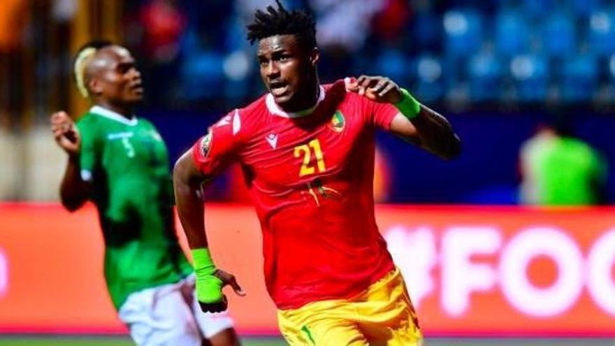 Sory Kaba celebra su gol con Guinea Conakry