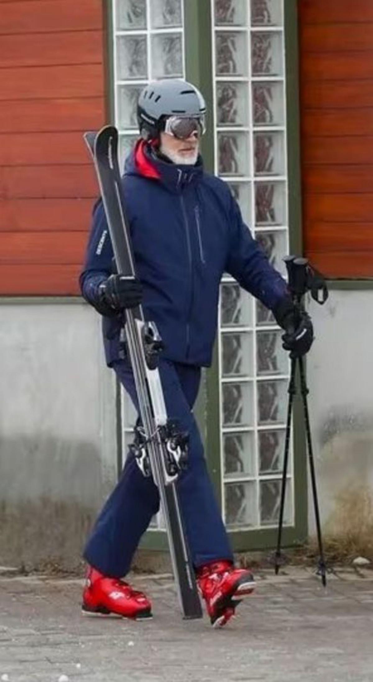 Felipe VI esquía por primera vez en el Pirineo turolense | ANTONIO GARCÍA