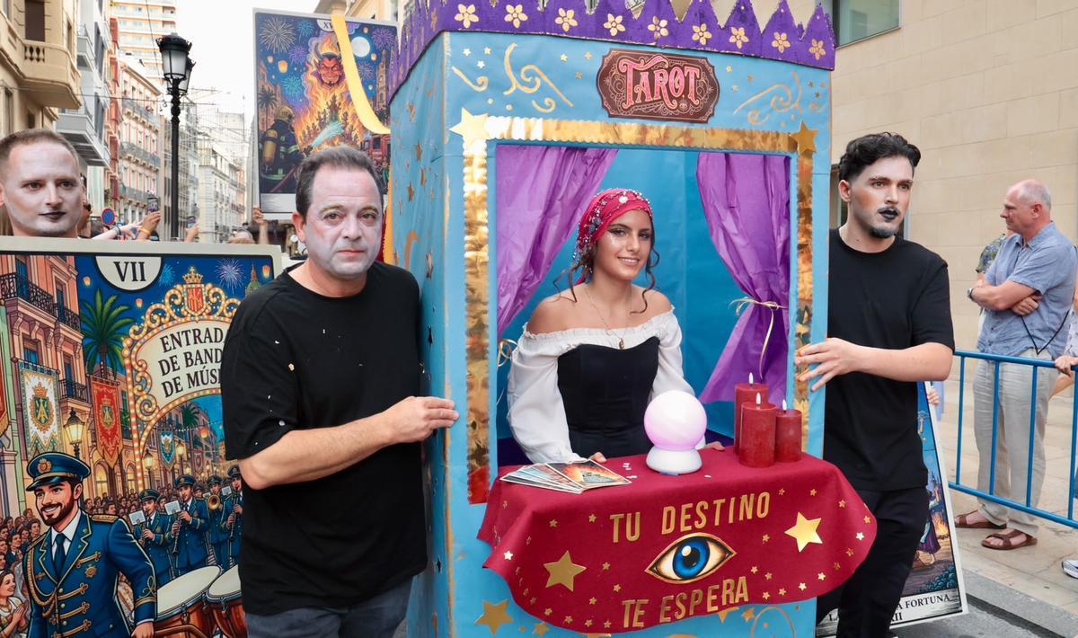 El desfile del Ninot de las Hogueras 2026 en Alicante, en imágenes