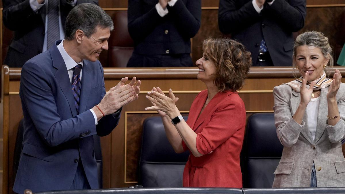 El presidente del Gobierno, Pedro Sánche, junto a María Jesús Montero.