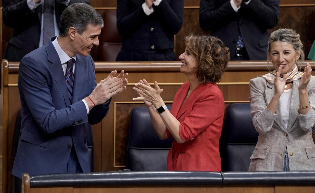 El presidente del Gobierno, Pedro Sánche, junto a María Jesús Montero.