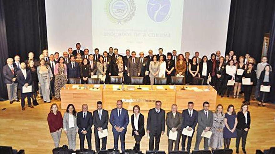 Entrega de insignias a abogados en la Fundación Barrié, ayer.