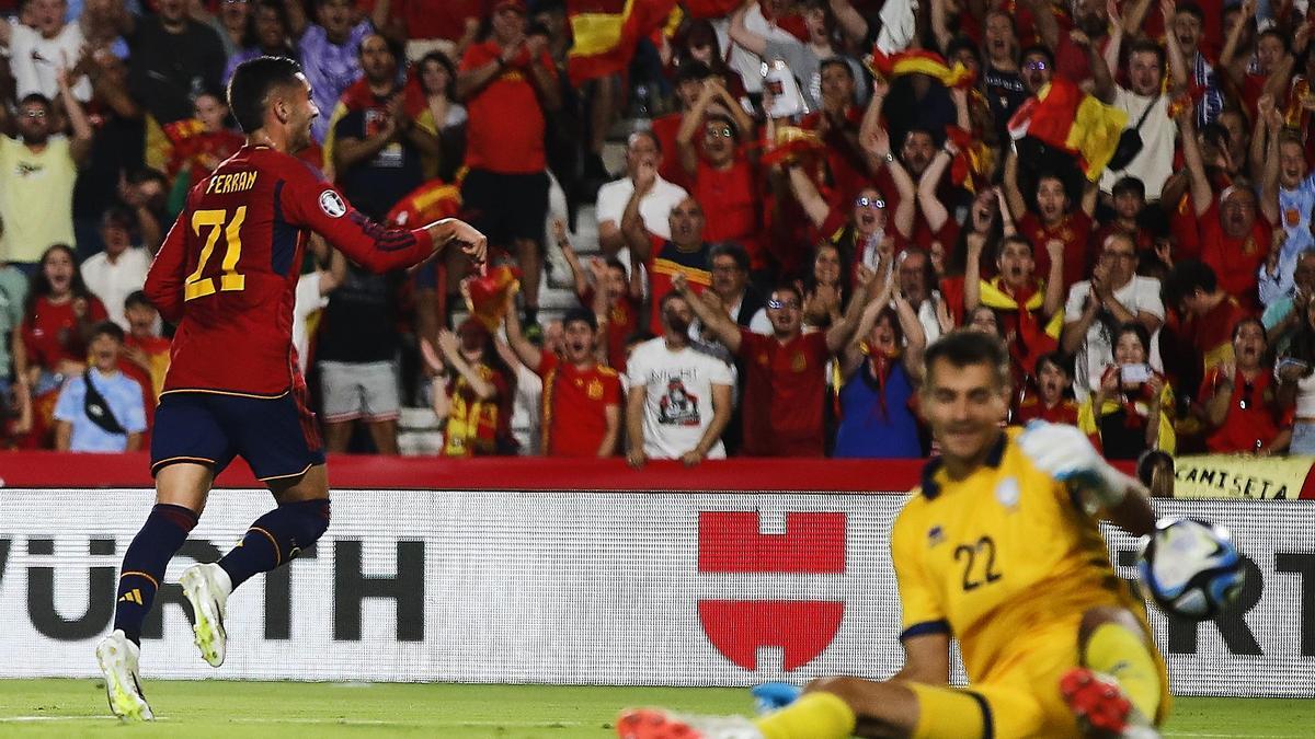 Ferran Torres celebra su gol a Chipre